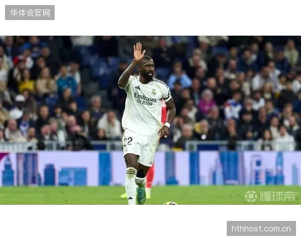 吕迪格的续约确保了德国队后防线的稳定性,其领导力对年轻球员的成长至关重要。 吕迪格的续约确保了德国队后防线的稳定性,其领导力对年轻球员的成长至关重要。